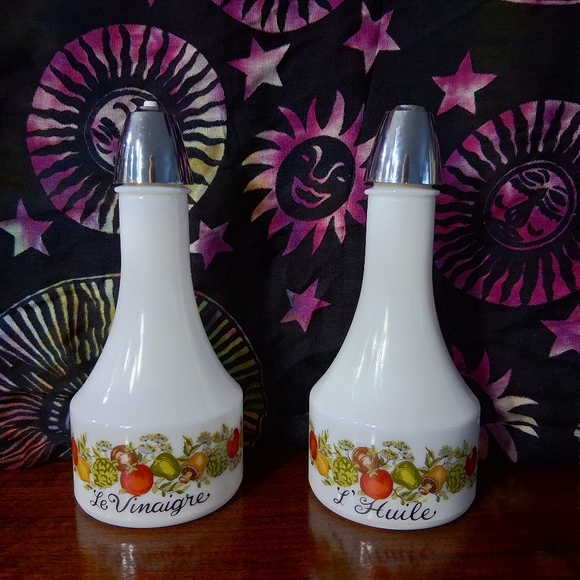 Vintage Spice Of Life Oil Vinegar Cruet Set L'Huile Le Vinaigre White Glass 7" - Picture 1 of 13